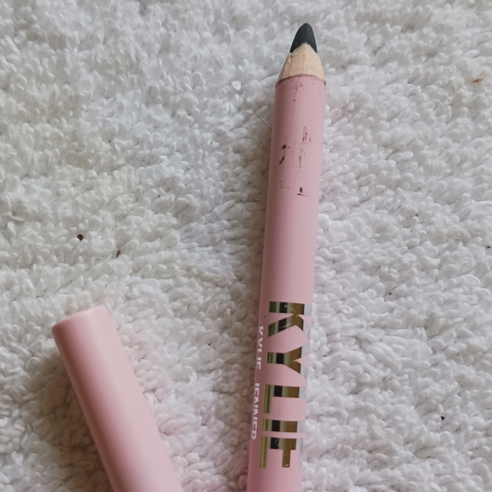 Kylie grey matte liner